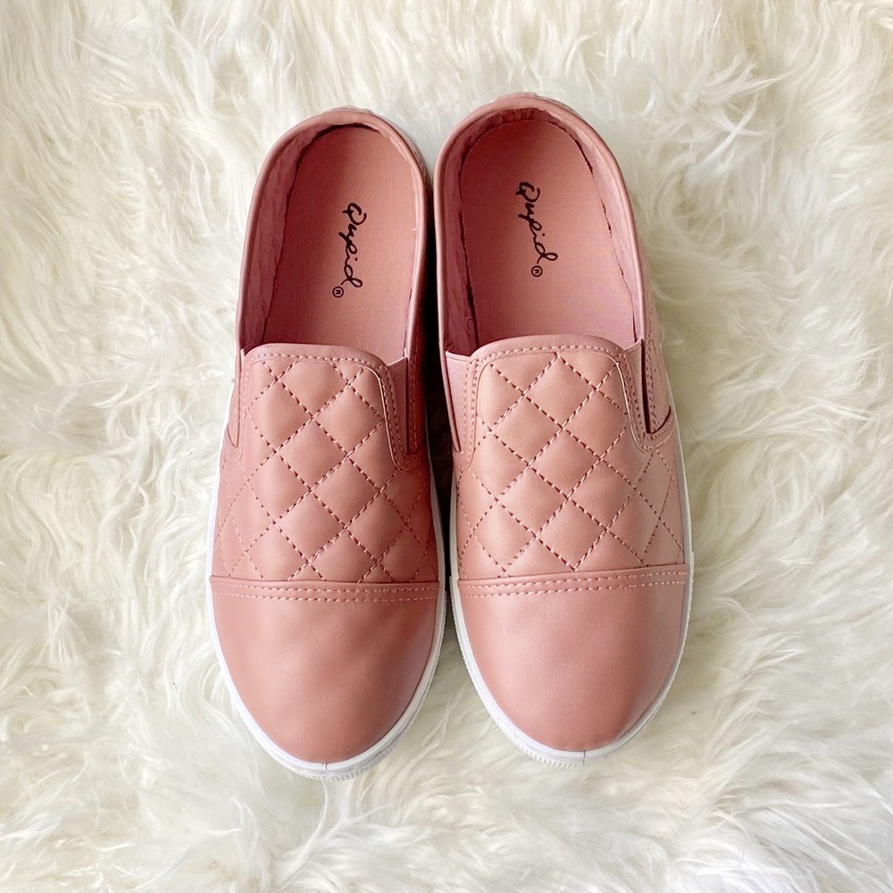 ‼️SOLD‼️NIB Qupid quilted Reba slip on - Picture 1 of 4